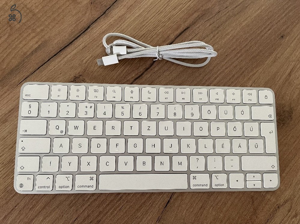 Mac mini M1 (2020) + Satechi HUB + Apple Magic billentyűzet