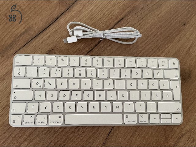Mac mini M1 (2020) + Satechi HUB + Apple Magic billentyűzet