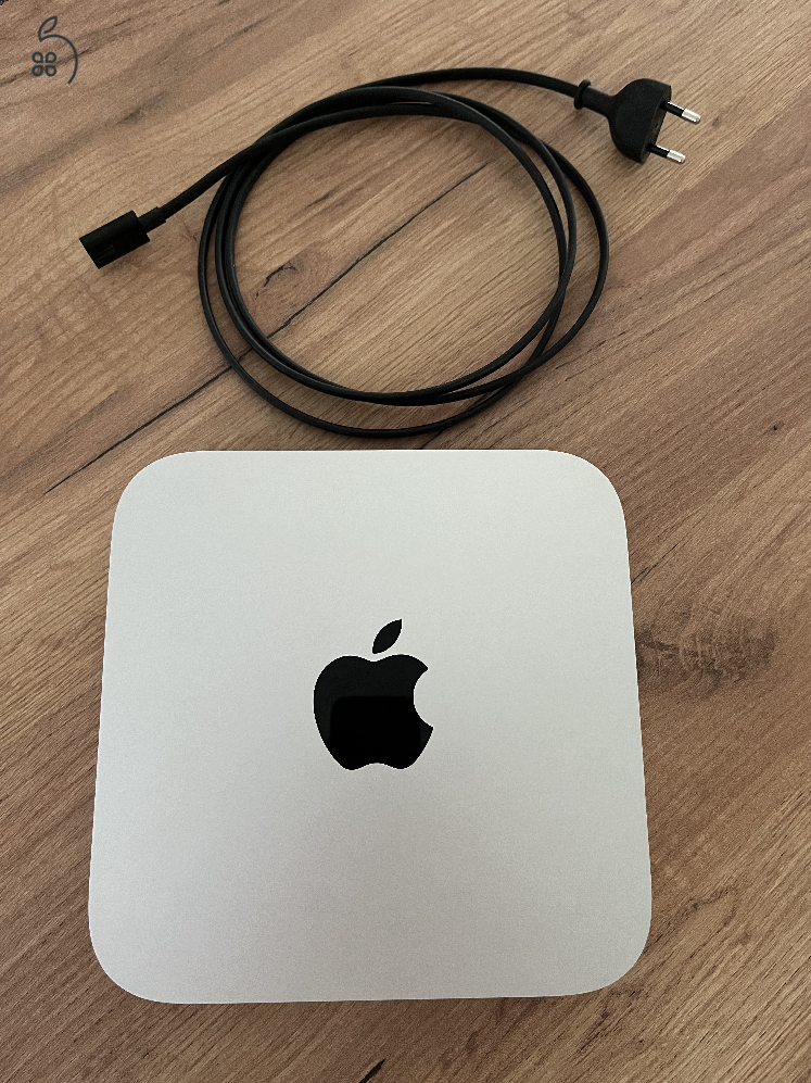 Mac mini M1 (2020) + Satechi HUB + Apple Magic billentyűzet