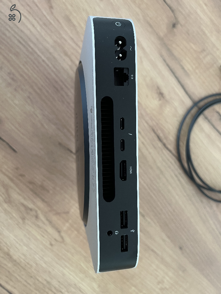 Mac mini M1 (2020) + Satechi HUB + Apple Magic billentyűzet