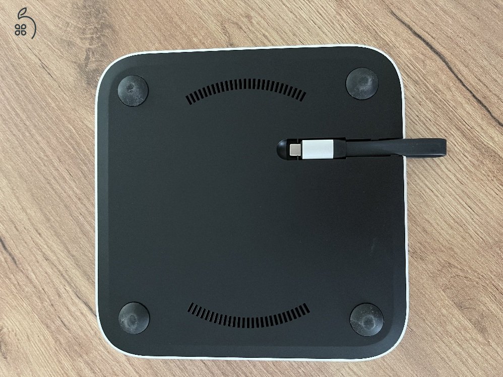 Mac mini M1 (2020) + Satechi HUB + Apple Magic billentyűzet