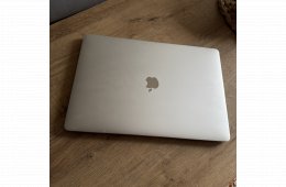 Eladó MacBook Pro 15,”4-inch töltővel, magyar billentyű (2017, Intel Core i7, 16GB RAM, 256GB SSD, Ezüst, Touch Bar + Touch ID)