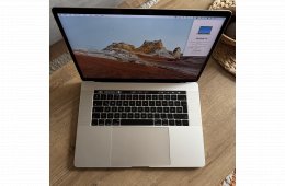 Eladó MacBook Pro 15,”4-inch töltővel, magyar billentyű (2017, Intel Core i7, 16GB RAM, 256GB SSD, Ezüst, Touch Bar + Touch ID)