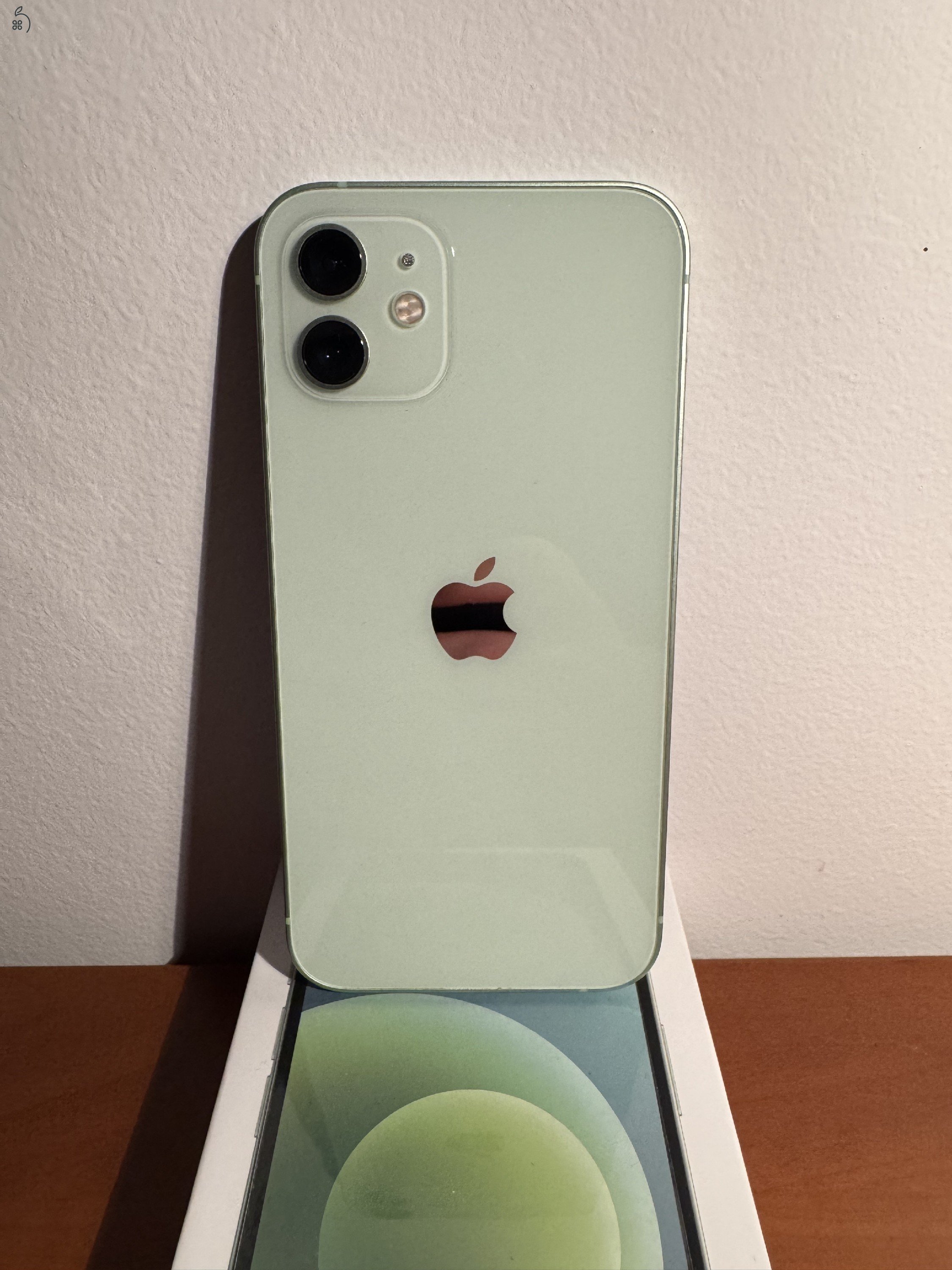 Karcmentes iPhone 12 128Gb eladó 