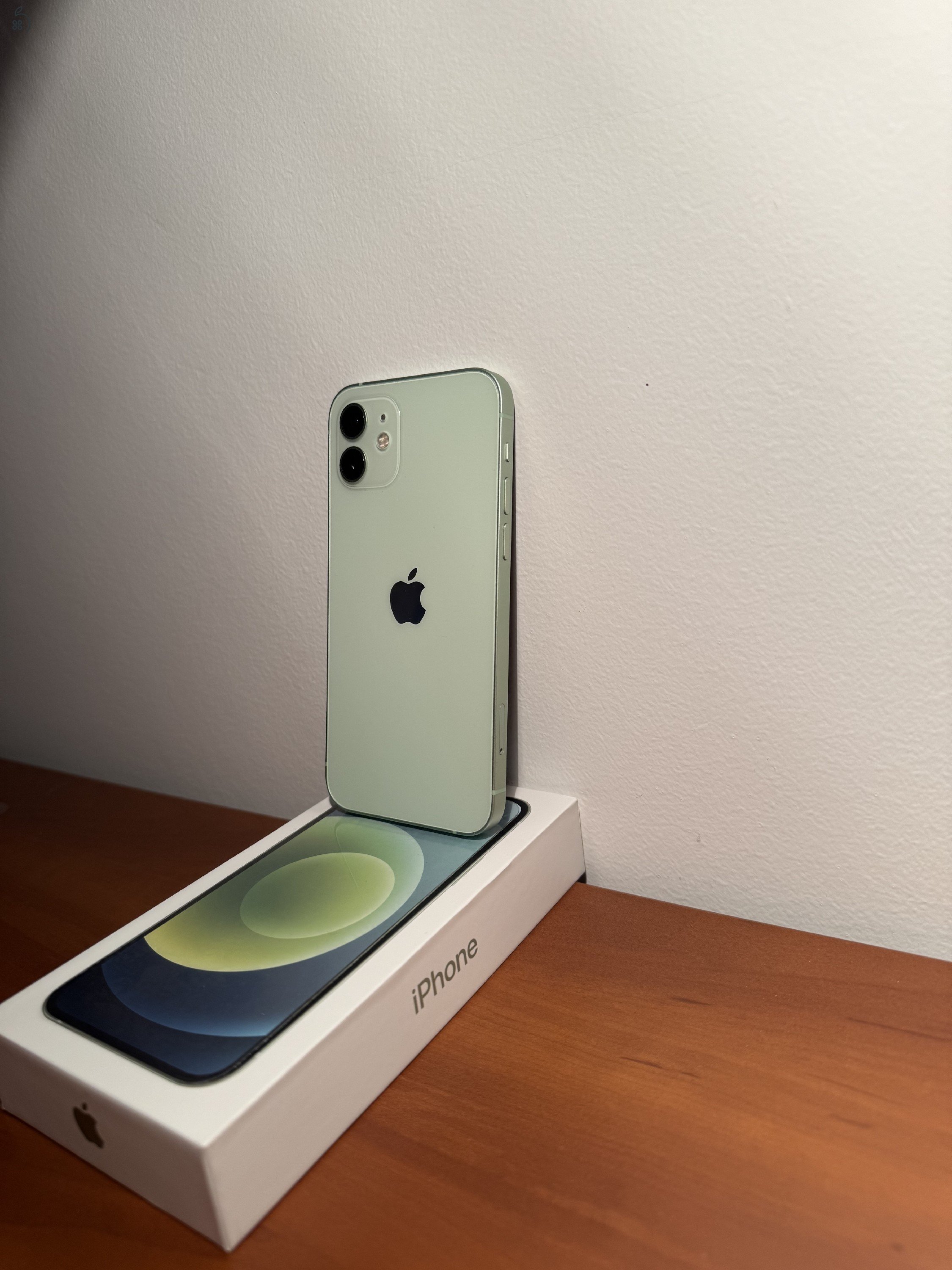 Karcmentes iPhone 12 128Gb eladó 