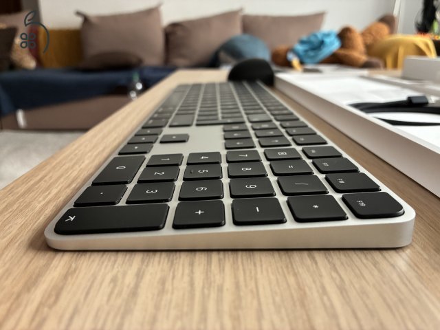 Apple Magic Keyboard Touch ID (fekete, számbillentyűzettel) + Magic Mouse 2 + ergonómikus egér ház