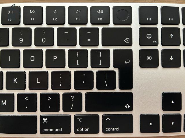 Apple Magic Keyboard Touch ID (fekete, számbillentyűzettel) + Magic Mouse 2 + ergonómikus egér ház