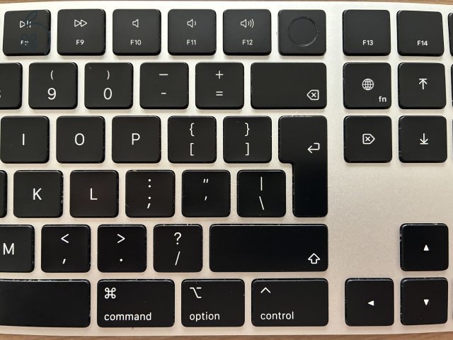Apple Magic Keyboard Touch ID (fekete, számbillentyűzettel) + Magic Mouse 2 + ergonómikus egér ház