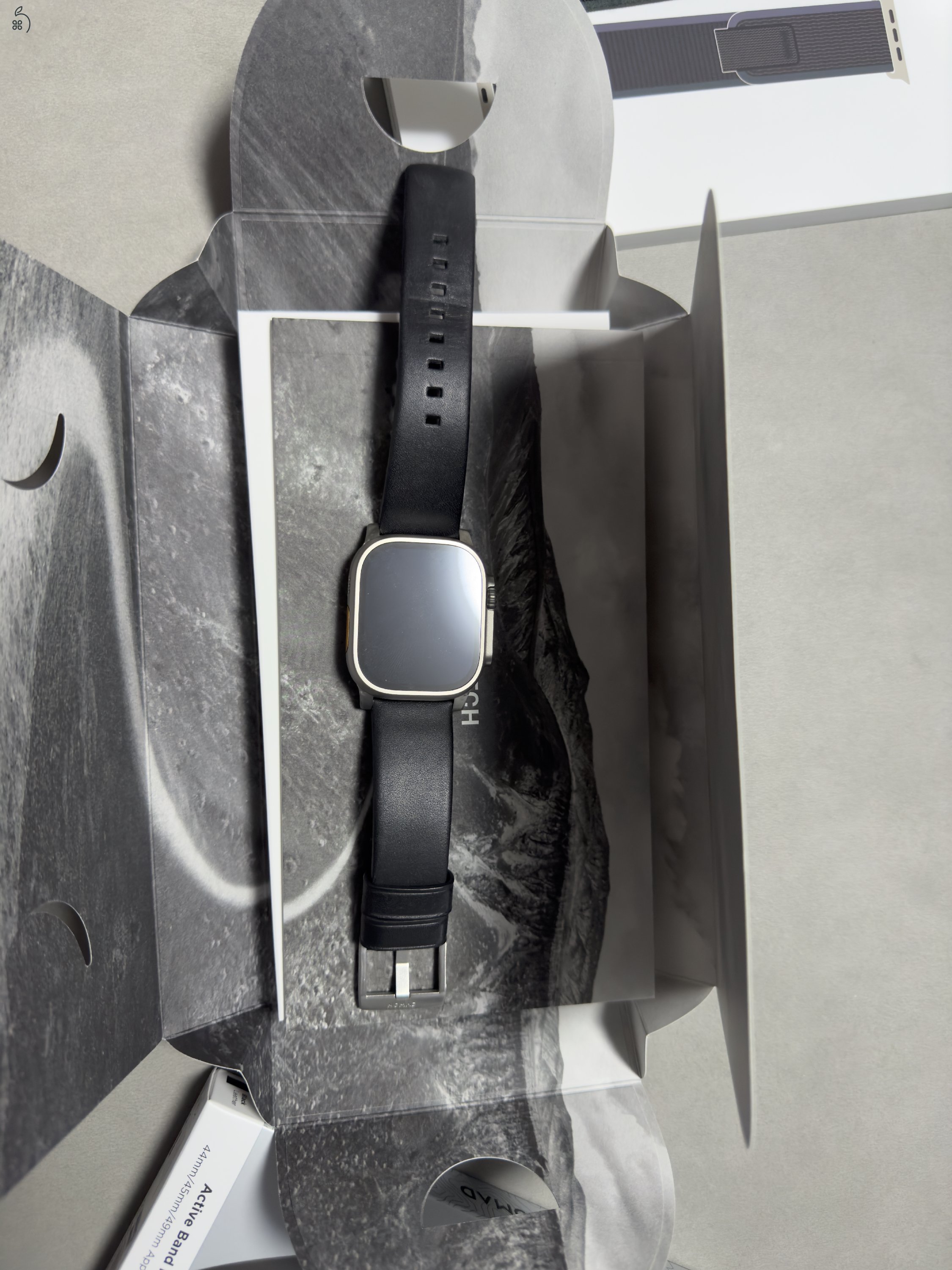 Apple Watch Ultra 2 GPS + Cellular, 49 mm-es titántok, kék-fekete Terep pánt – M/L + Ajándék Nomad szíj