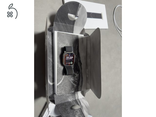 Apple Watch Ultra 2 GPS + Cellular, 49 mm-es titántok, kék-fekete Terep pánt – M/L + Ajándék Nomad szíj
