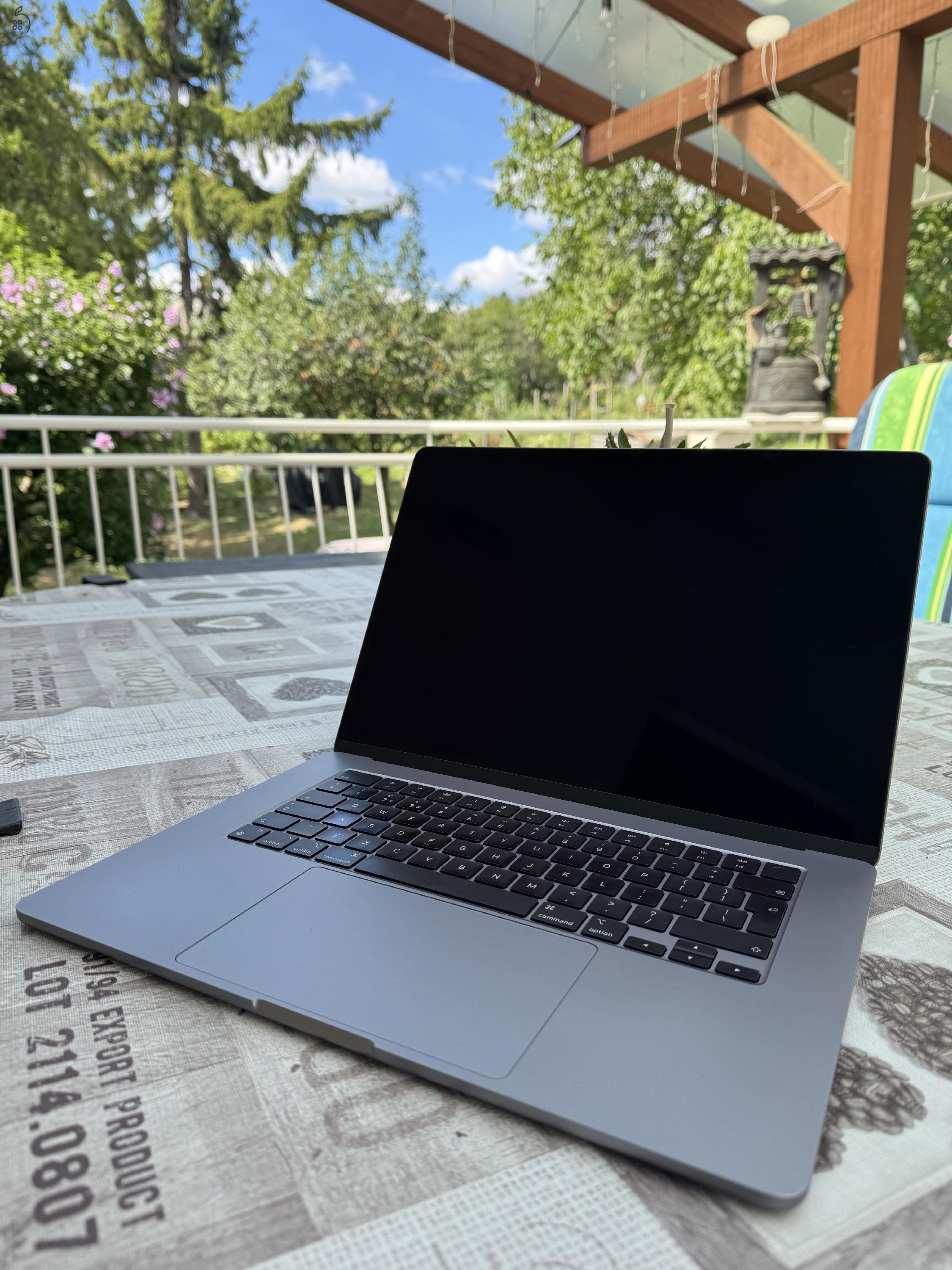 Apple MacBook Air M2 15-inch, 16 RAM, 1TB
