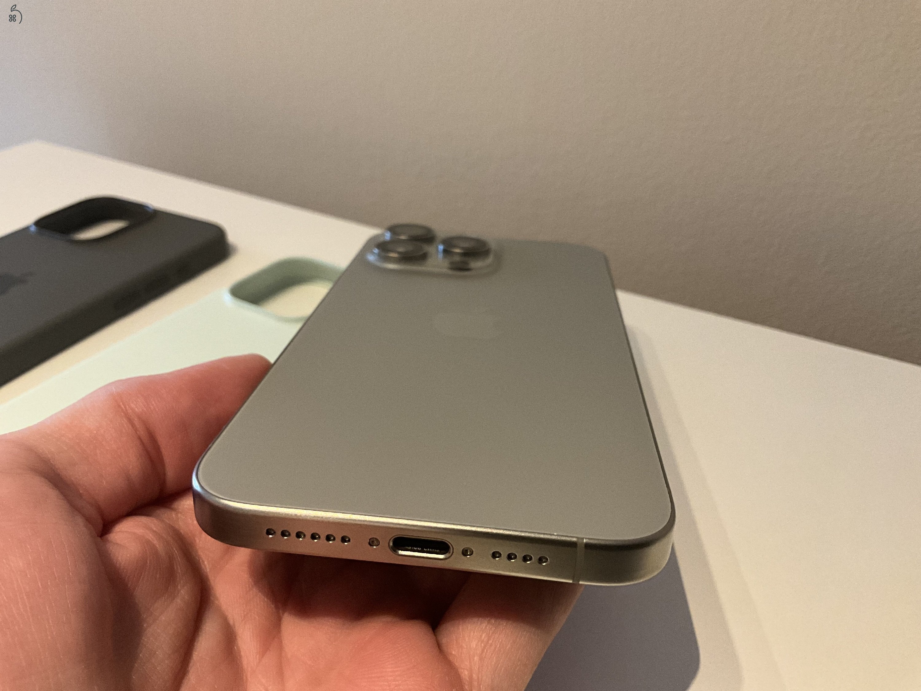 Garanciás, karcmentes iPhone 15 Pro Max, akku: 98%