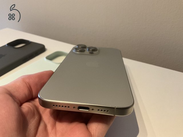 Garanciás, karcmentes iPhone 15 Pro Max, akku: 98%
