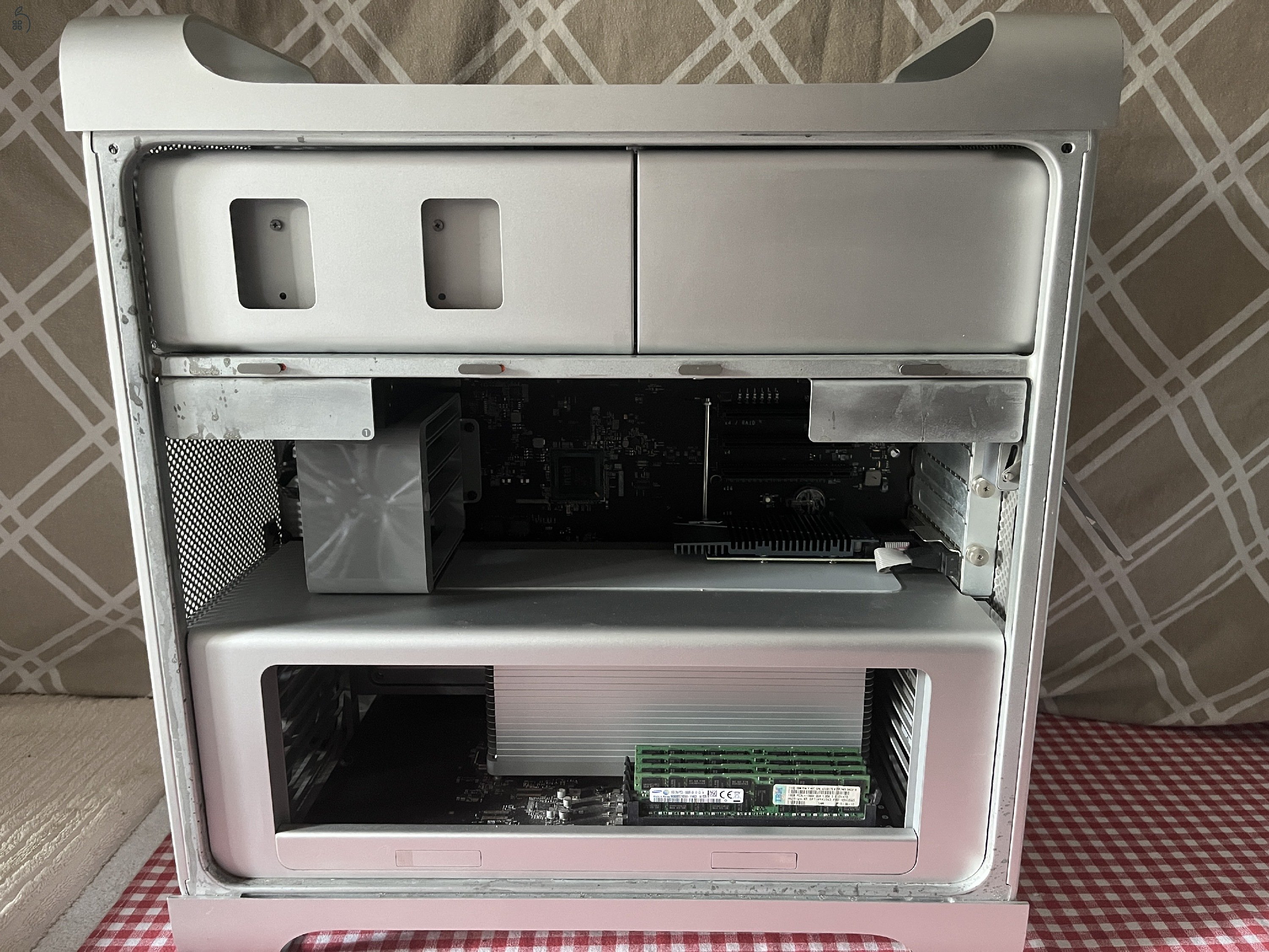 Mac Pro 5.1 / 2010 / 6 mag 3.46 GHz , 64 GB memória , 960 GB SSD , 2 GB GT 710 videokártya.