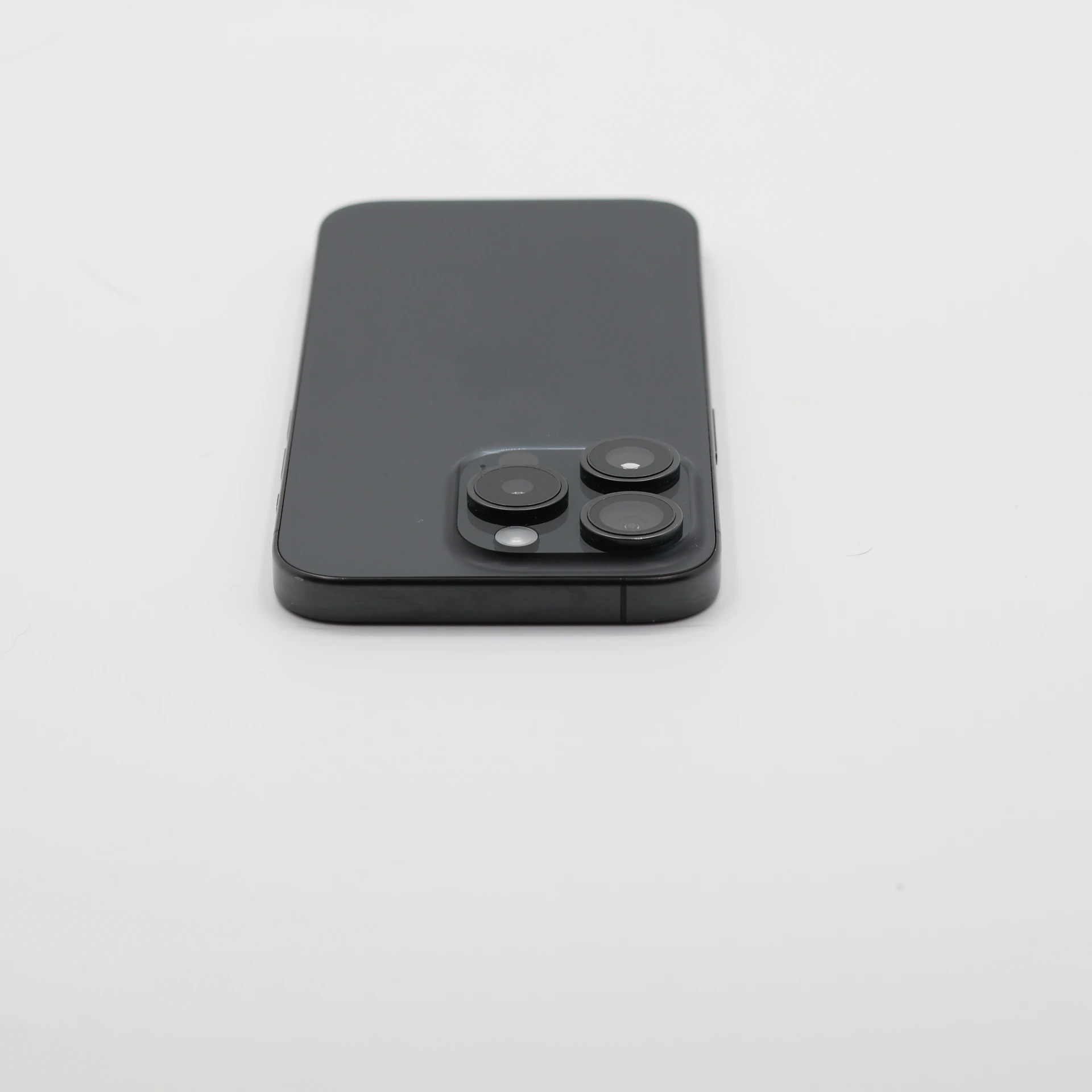 + Ajándékkal és 1 év garanciával! Felújított iPhone 15 Pro 128 GB Black Titanium