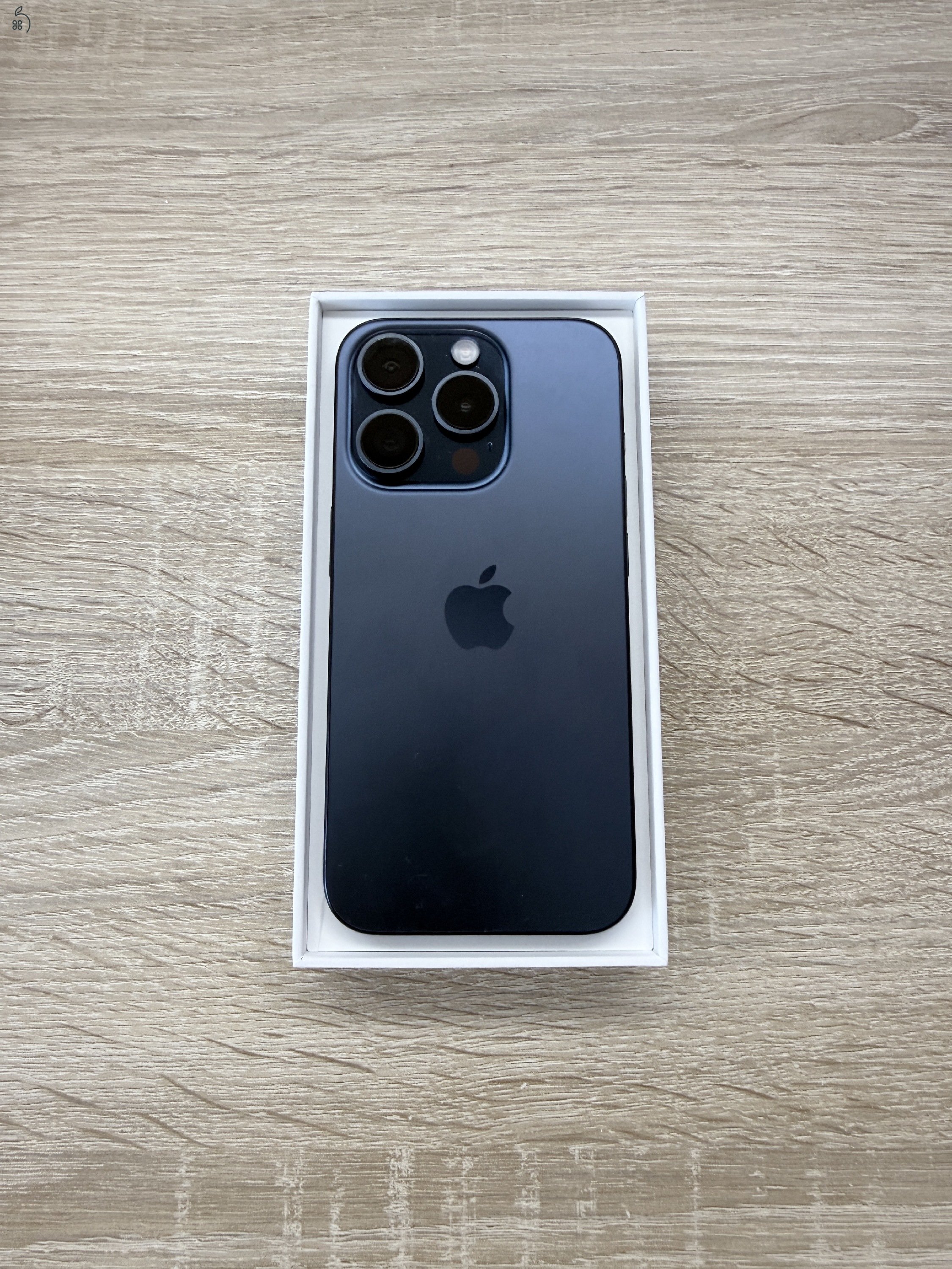 Újszerű iPhone 15 Pro 128 GB kék titán, független