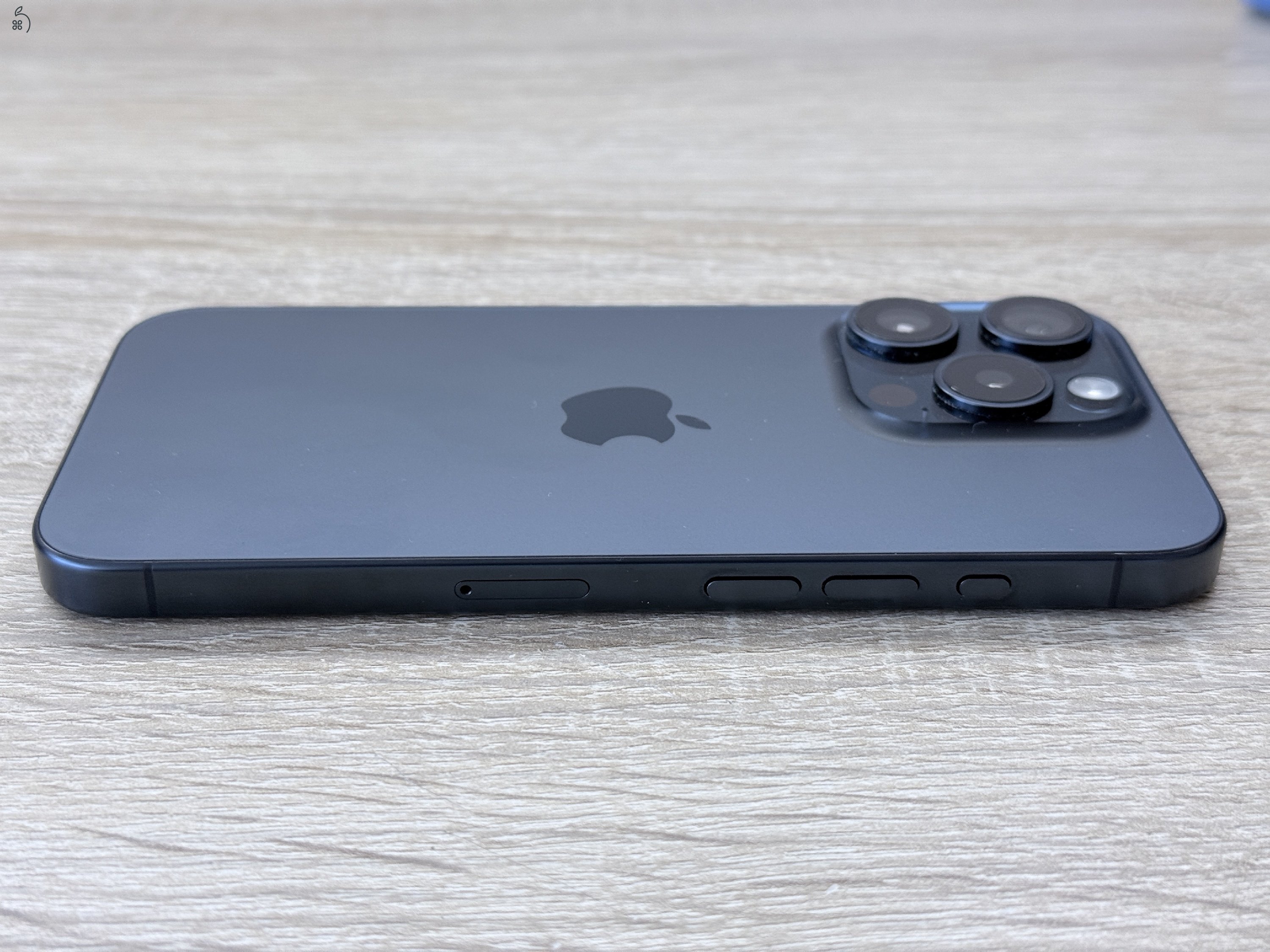 Újszerű iPhone 15 Pro 128 GB kék titán, független
