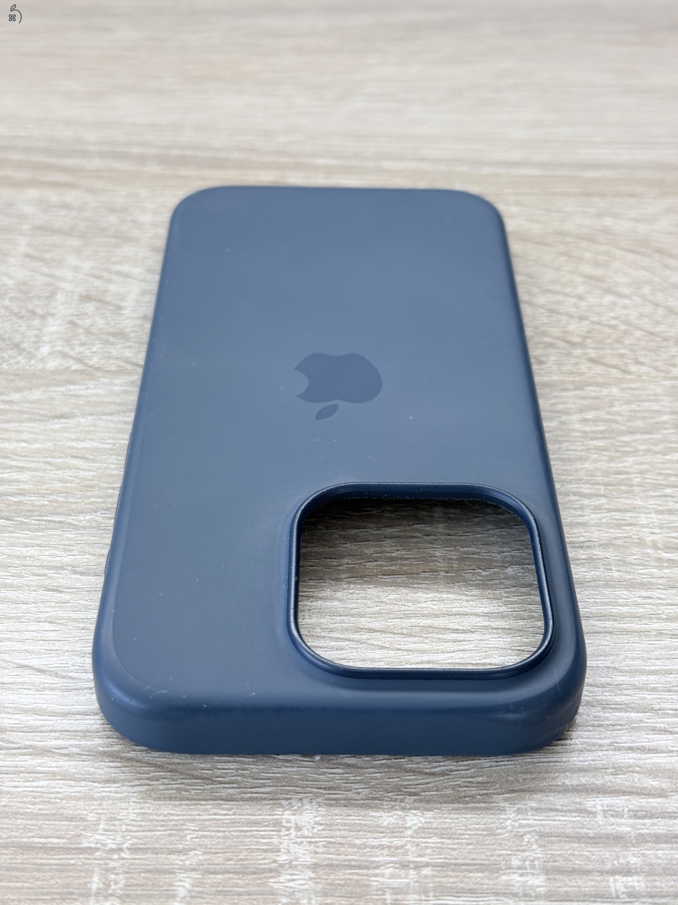 Eredeti Apple iPhone 15 Pro viharkék MagSafe szilikon tok