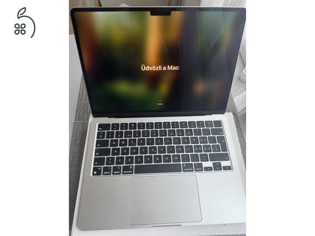 Macbook Air 13' M2 /8Gb ram/ 256Gb SSD