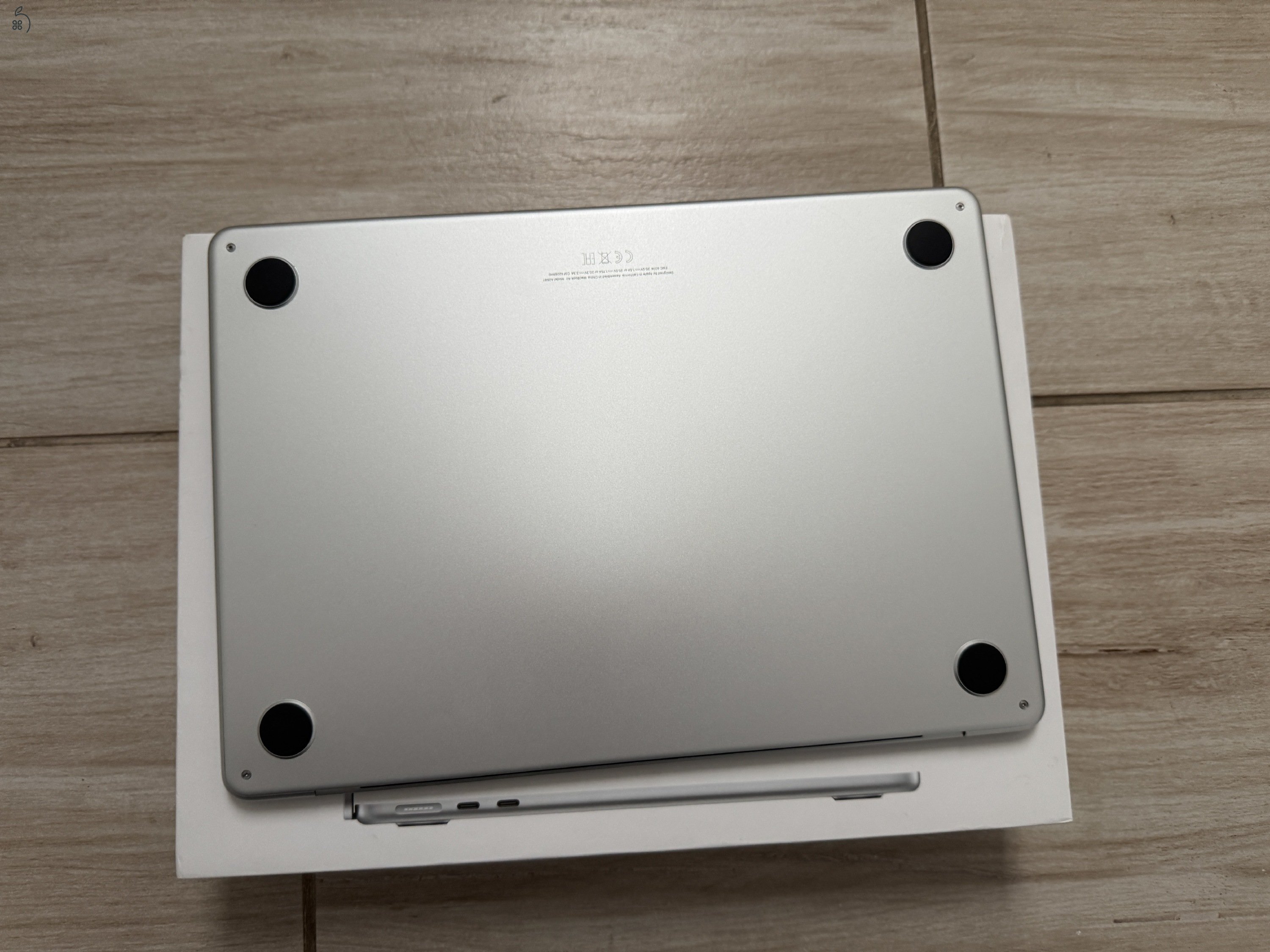 Macbook Air 13' M2 /8Gb ram/ 256Gb SSD