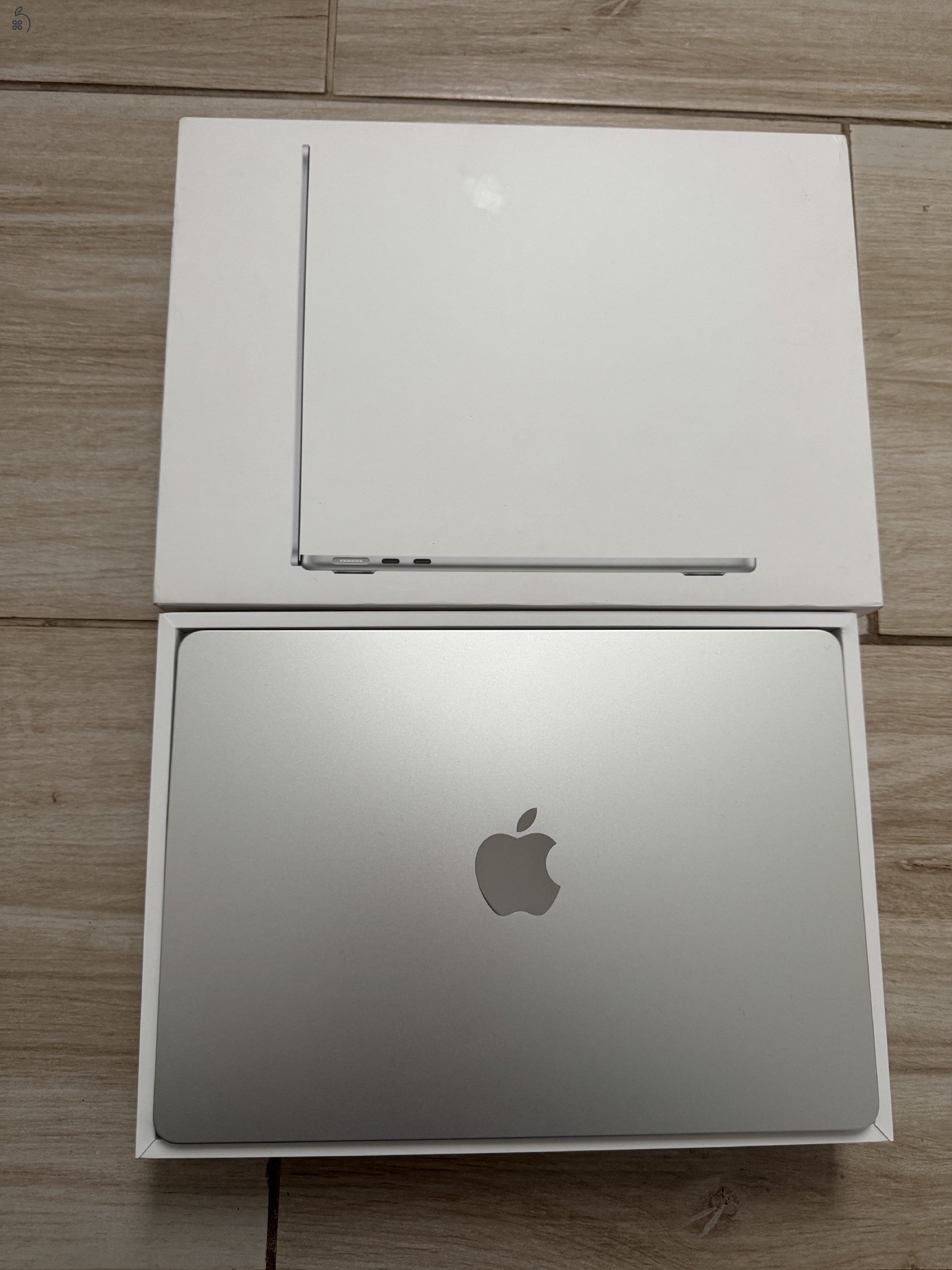 Macbook Air 13' M2 /8Gb ram/ 256Gb SSD