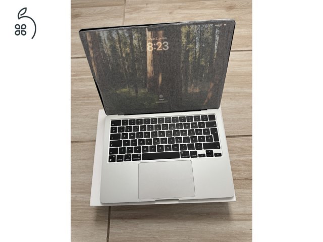 Macbook Air 13' M2 /8Gb ram/ 256Gb SSD