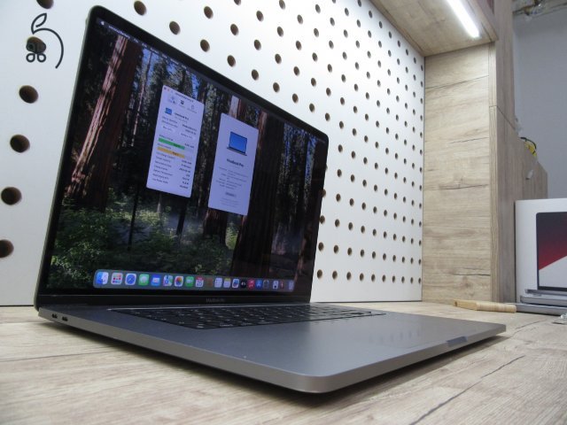 Apple Retina Macbook Pro 16 - 2019 - Használt karcmentes