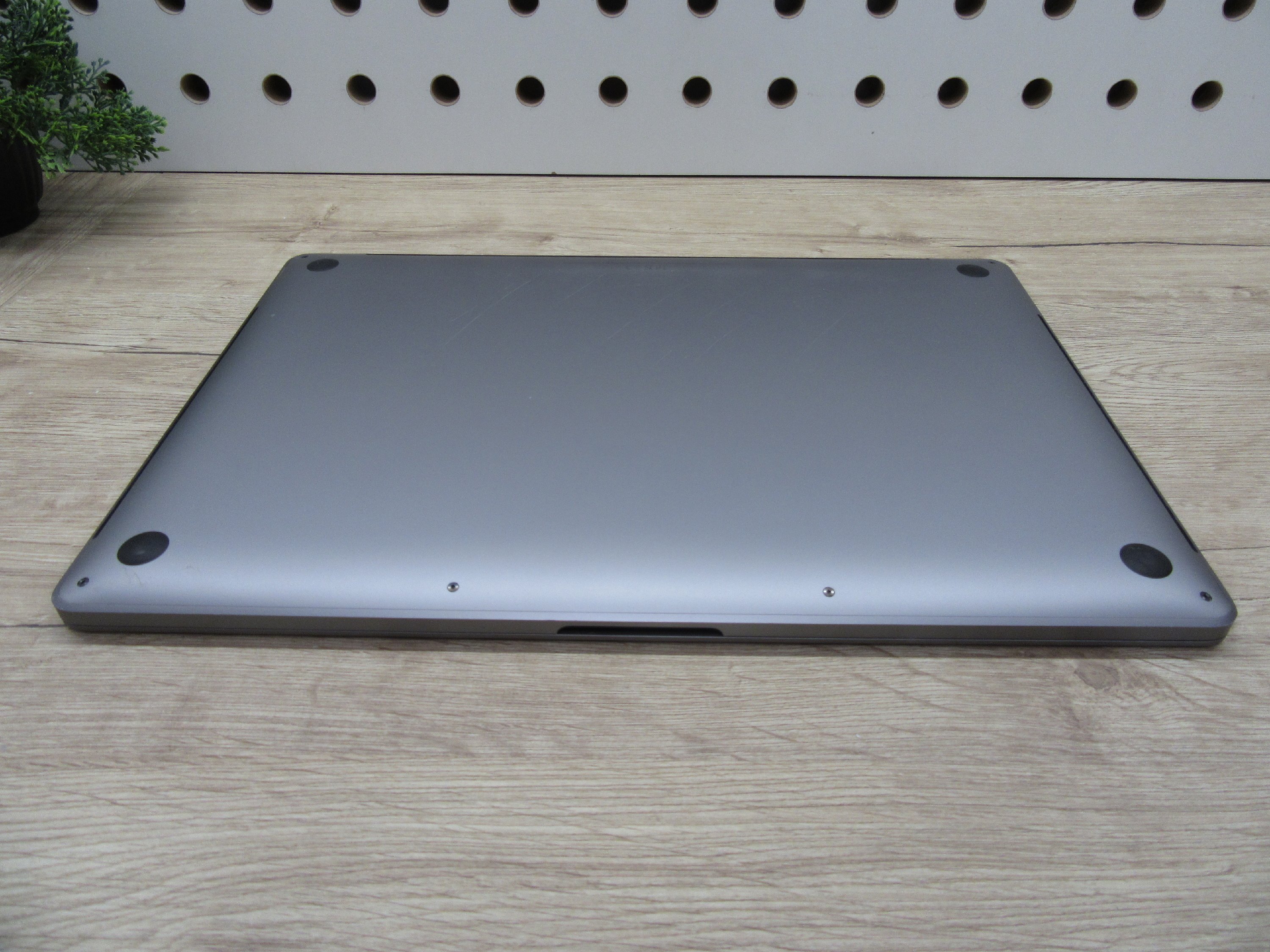 Apple Retina Macbook Pro 16 - 2019 - Használt karcmentes