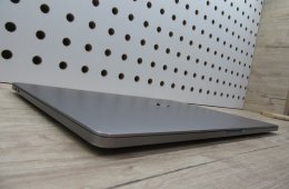 Apple Retina Macbook Pro 16 - 2019 - Használt karcmentes
