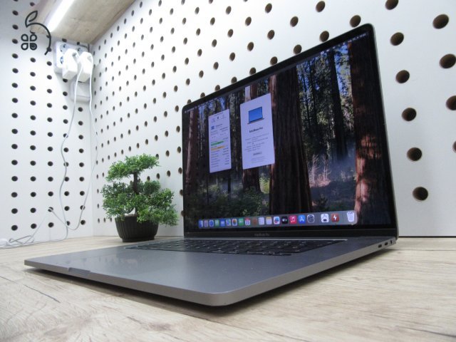 Apple Retina Macbook Pro 16 - 2019 - Használt karcmentes