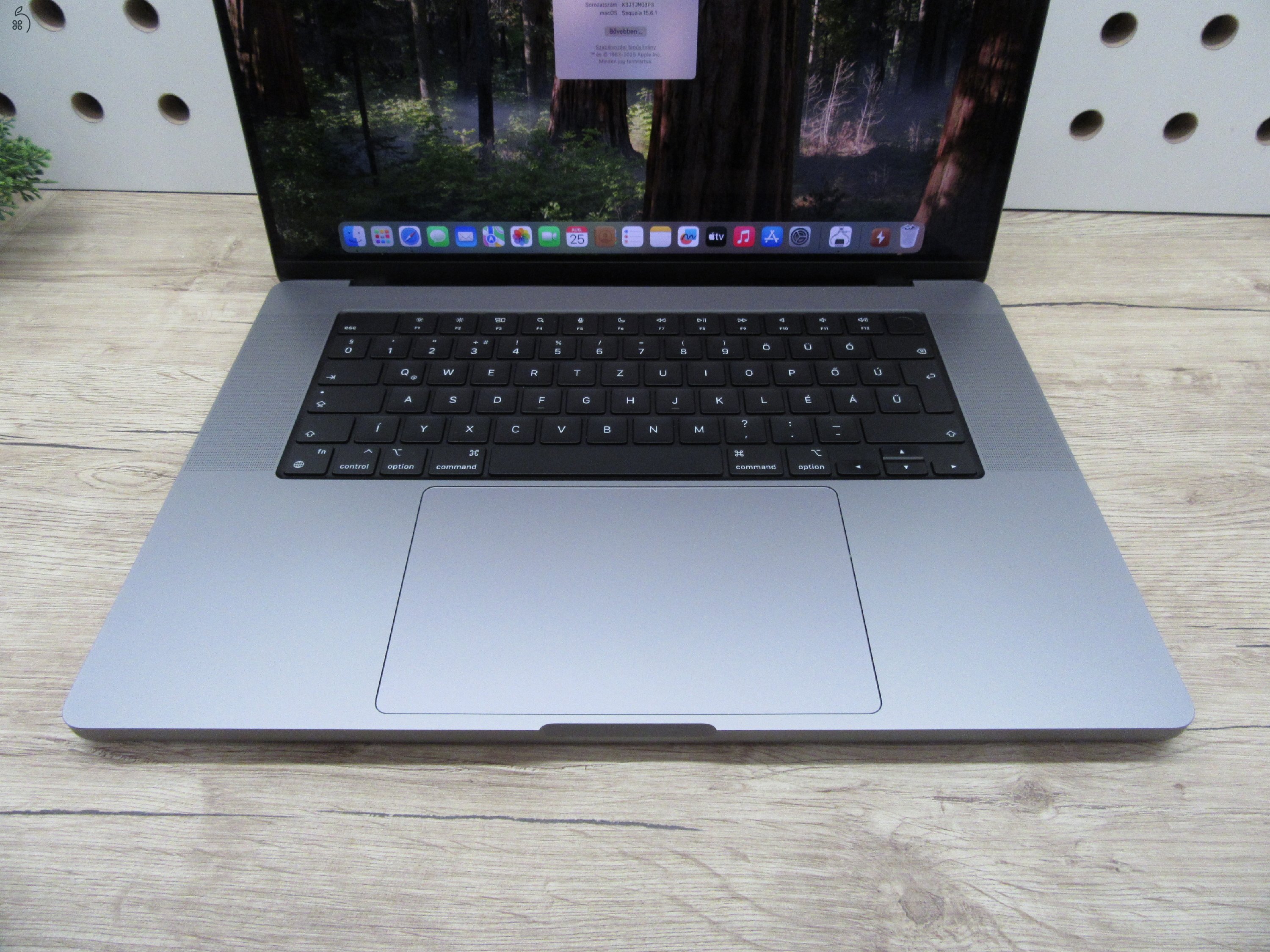 Apple Macbook 16 M1 Pro - 2021 - Használt, szép állapot