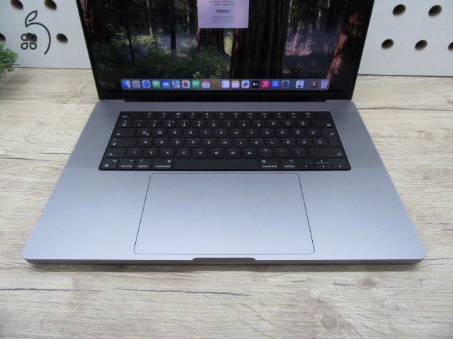 Apple Macbook 16 M1 Pro - 2021 - Használt, szép állapot