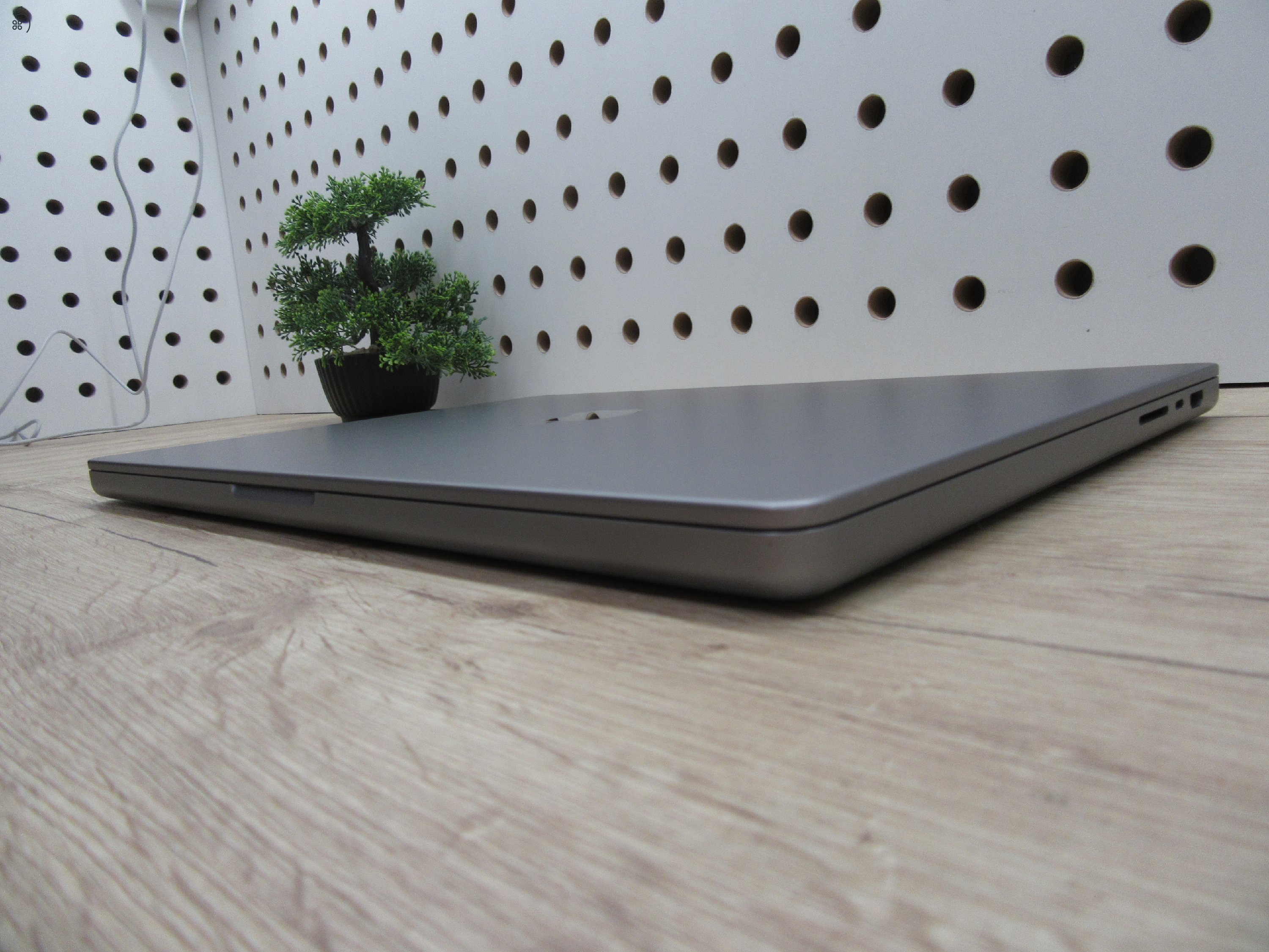 Apple Macbook 16 M1 Pro - 2021 - Használt, szép állapot
