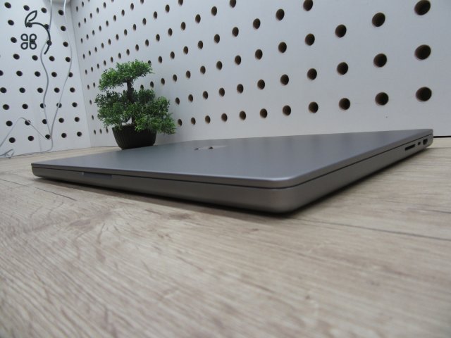 Apple Macbook 16 M1 Pro - 2021 - Használt, szép állapot