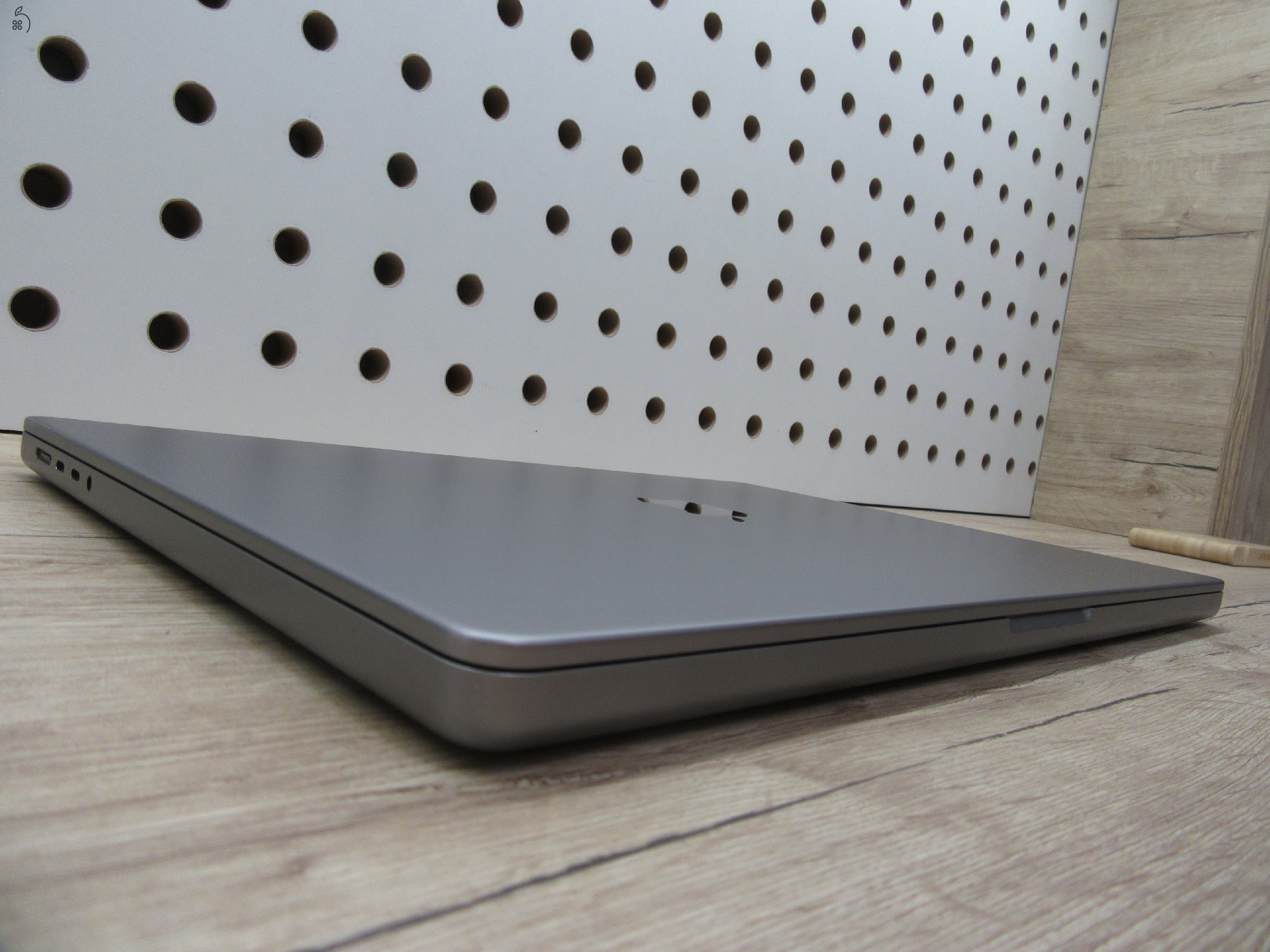 Apple Macbook 16 M1 Pro - 2021 - Használt, szép állapot