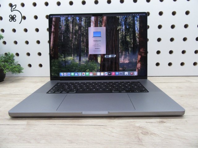 Apple Macbook 16 M1 Pro - 2021 - Használt, szép állapot