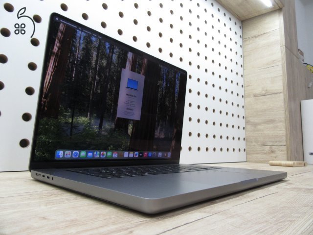 Apple Macbook 16 M1 Pro - 2021 - Használt, szép állapot