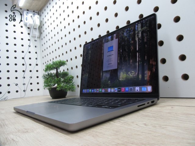 Apple Macbook 14 M1 Pro - 2021 - Használt, karcmentes