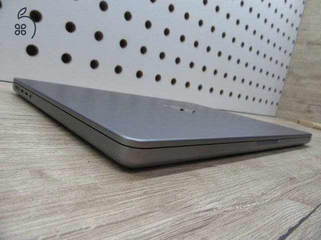 Apple Macbook 14 M1 Pro - 2021 - Használt, karcmentes