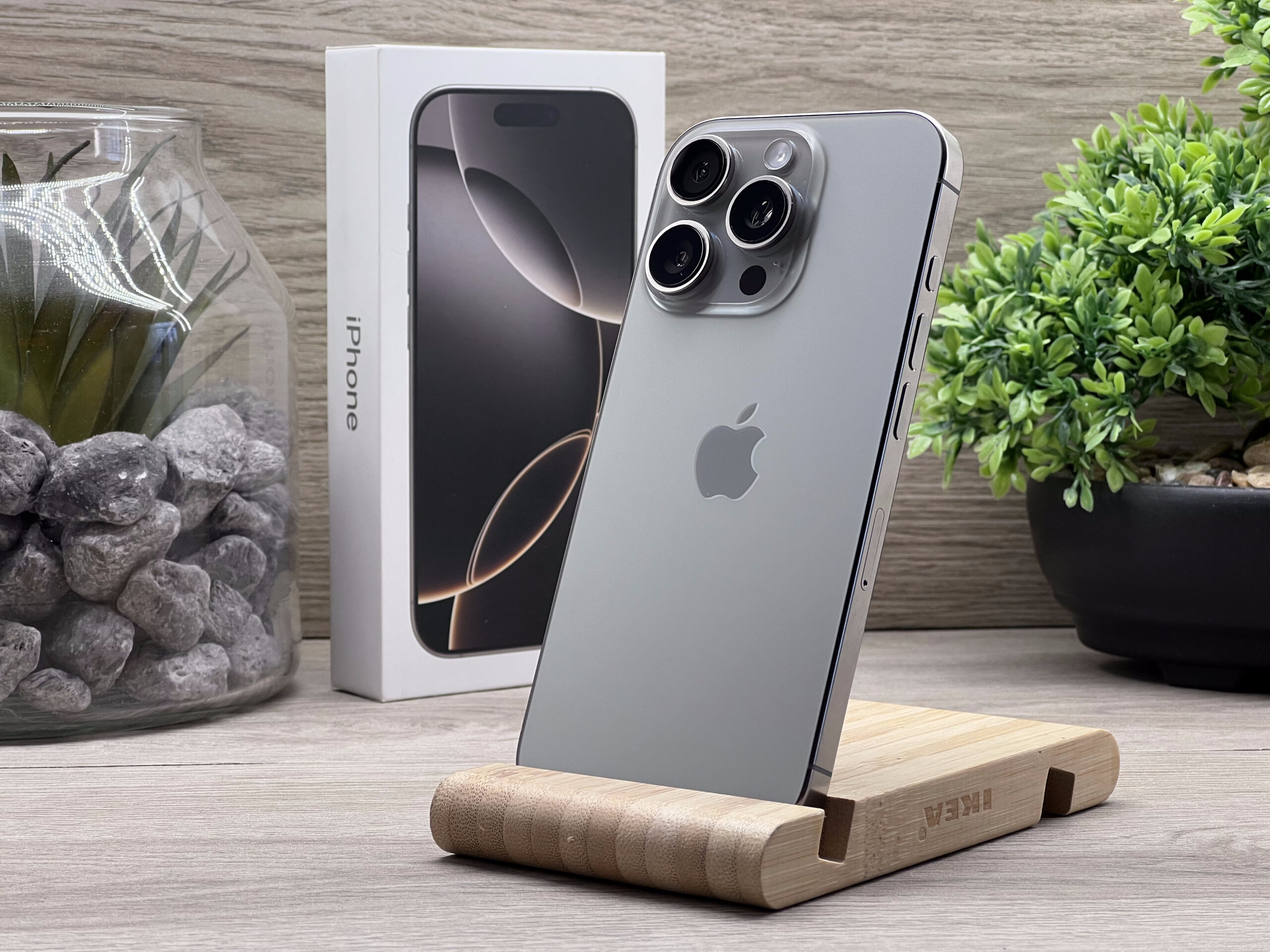 iPhone 16 Pro Natural Titanium 128GB 2 ÉV Garanciával Számlával 98% Aki