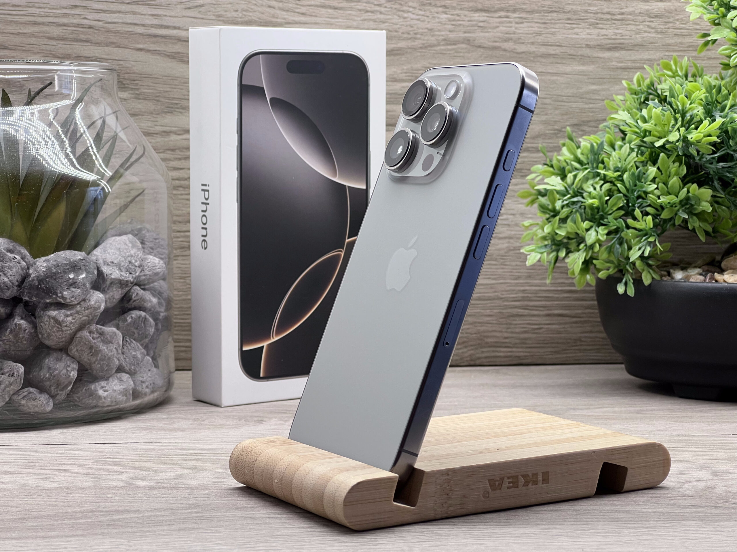 iPhone 16 Pro Natural Titanium 128GB 2 ÉV Garanciával Számlával 98% Aki