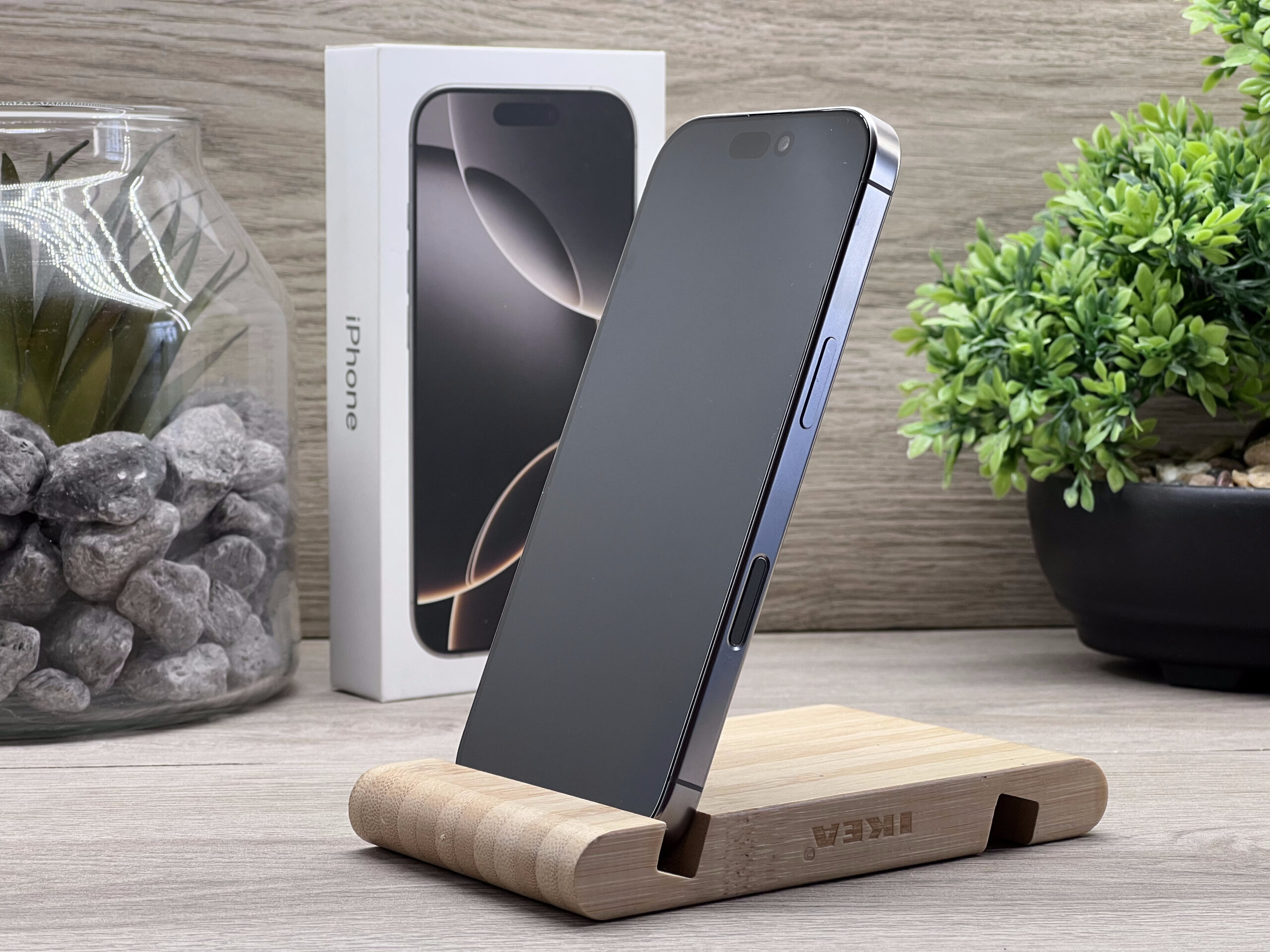 iPhone 16 Pro Natural Titanium 128GB 2 ÉV Garanciával Számlával 98% Aki
