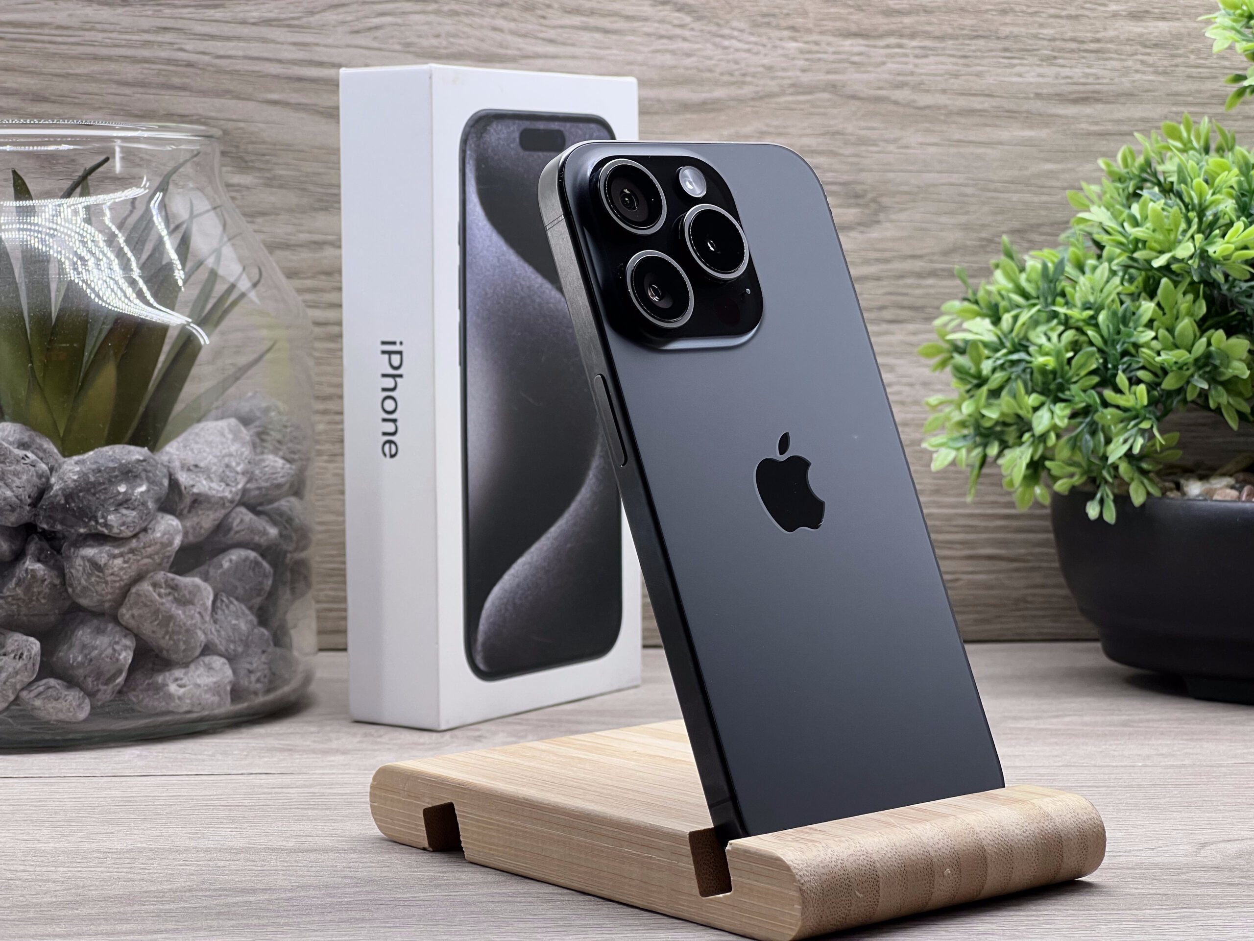 Hibátlan iPhone 15 Pro Black Titanium 128GB 2 ÉV Garanciával Számlával