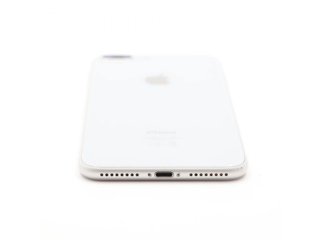 + Ajándékkal és 1 év garanciával! Felújított iPhone 8 Plus 64 GB Silver