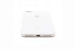 + Ajándékkal és 1 év garanciával! Felújított iPhone 8 Plus 64 GB Silver