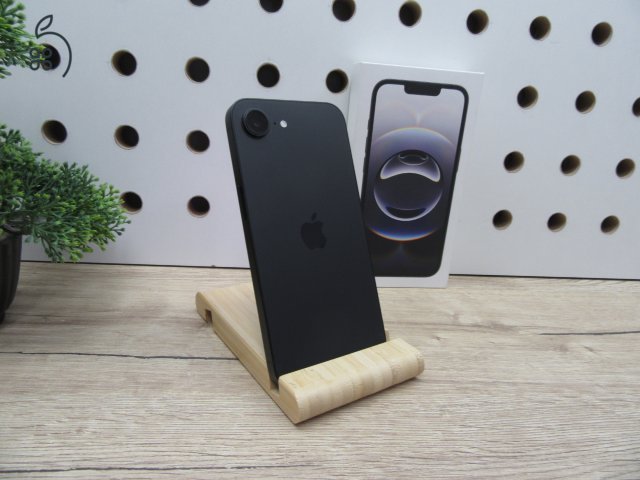 Apple iPhone 16e – Újszerű állapot, erős akku – 128 GB – Használt, karcmentes – Gyári garanciával