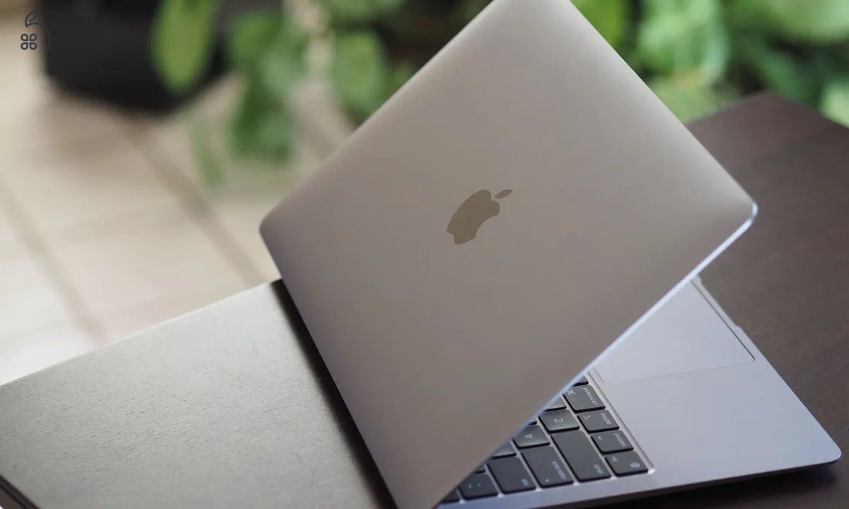 MacBook Air (M1, 2020)