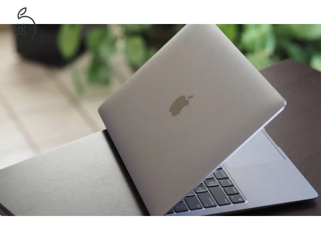 MacBook Air (M1, 2020)