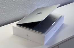 Hibátlan MacBook Air 2025 13″ M4 256GB 2 ÉV Garanciával Számlával 100% Aksi