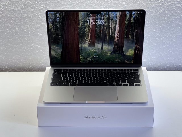 Hibátlan MacBook Air 2025 13″ M4 256GB 2 ÉV Garanciával Számlával 100% Aksi